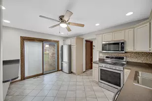 16424 Maplewood Ct, Tinley Park, IL 60477 - Photo 14