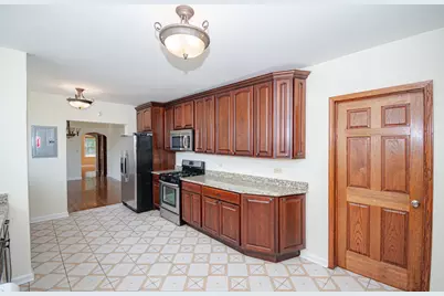 7554 N Claremont Avenue #2, Chicago, IL 60645 - Photo 10