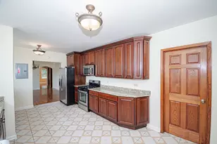 7554 N Claremont Ave, Chicago, IL 60645 - Photo 10