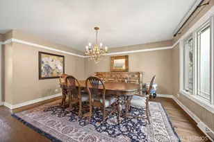 2S037 Country Club Ln, Wheaton, IL 60189 - Photo 12