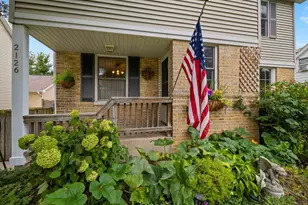 2126 Hickory Ct, Glenview, IL 60025 - Photo 2