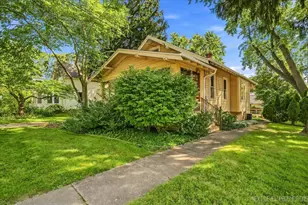 242 N Lincoln St, Batavia, IL 60510 - Photo 2