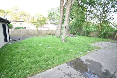907 S Elmhurst Road, Mount Prospect, IL 60056 - Photo 2