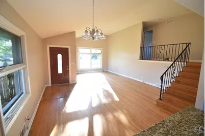 907 S Elmhurst Road, Mount Prospect, IL 60056 - Photo 6