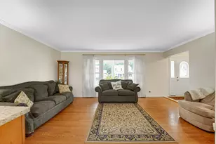 9031 Shady Dr, Hickory Hills, IL 60457 - Photo 4
