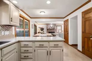 2740 S Forrest Green Dr, Decatur, IL 62521 - Photo 18