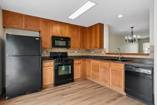 584 Lincoln Station Dr, Oswego, IL 60543 - Photo 6
