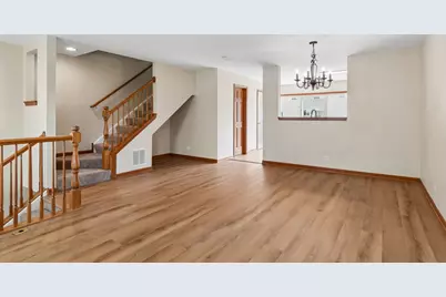 584 Lincoln Station Drive, Oswego, IL 60543 - Photo 4