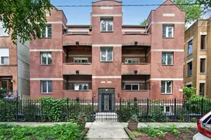 2136 W Evergreen Ave, Chicago, IL 60622 - Photo 2