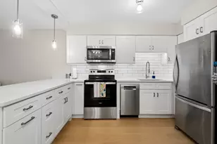 1560 N Sandburg Terrace, Chicago, IL 60610 - Photo 8