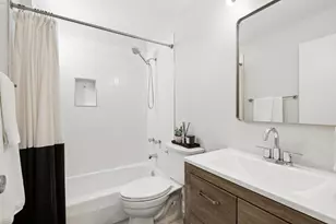 1560 N Sandburg Terrace, Chicago, IL 60610 - Photo 12