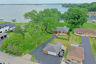 905 River Terrace Dr, Johnsburg, IL 60051 - Photo 8