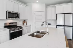 1816 Baler Ave, Aurora, IL 60503 - Photo 6