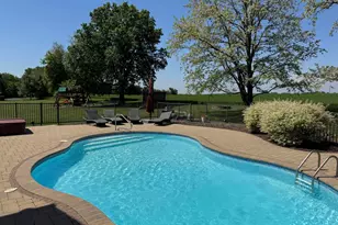 2307 Red Oak Ln, Johnsburg, IL 60051 - Photo 2