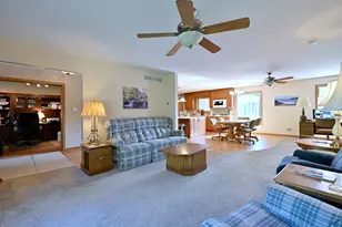 7821 Dorchester Ln, Darien, IL 60561 - Photo 10