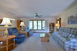 7821 Dorchester Ln, Darien, IL 60561 - Photo 12