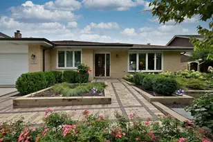 7821 Dorchester Ln, Darien, IL 60561 - Photo 4