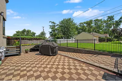 1915 S Washington Avenue, Park Ridge, IL 60068 - Photo 8