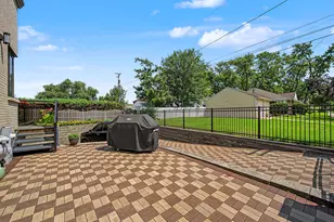 1915 S Washington Ave, Park Ridge, IL 60068 - Photo 8