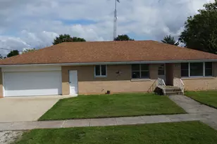 201 W Dorion St, Beaverville, IL 60912 - Photo 2