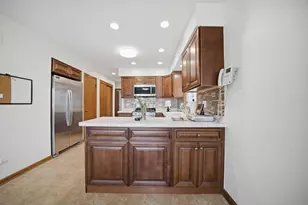 6428 W 85th St, Burbank, IL 60459 - Photo 2
