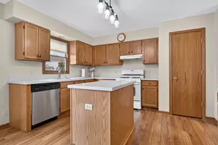 1621 Fox Field Dr, Belvidere, IL 61008 - Photo 8