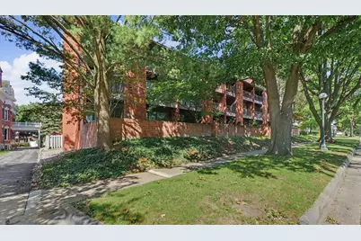 107 N Elm Street #205, Champaign, IL 61820 - Photo 4