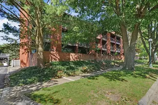 107 N Elm St, Champaign, IL 61820 - Photo 4