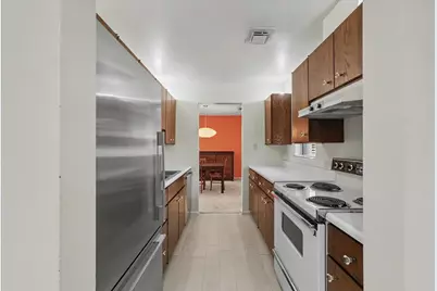 107 N Elm Street #205, Champaign, IL 61820 - Photo 14