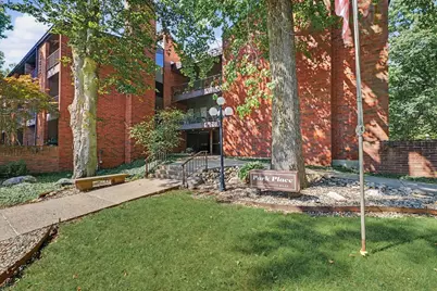 107 N Elm Street #205, Champaign, IL 61820 - Photo 2
