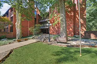 107 N Elm St, Champaign, IL 61820 - Photo 2