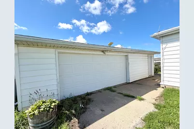 82 N 23rd Road, Peru, IL 61354 - Photo 30