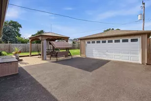 218 Hayes Ave, Romeoville, IL 60446 - Photo 12