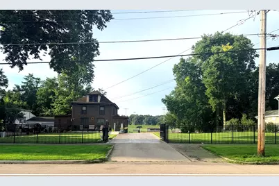 527 E Main Street, Ottawa, IL 61350 - Photo 1