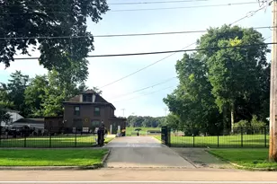 527 E Main St, Ottawa, IL 61350 - Photo 1