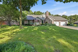 2105 Berrywood Ln, Bloomington, IL 61704 - Photo 2