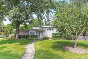 2843 Twin Oaks Dr, Highland Park, IL 60035 - Photo 1