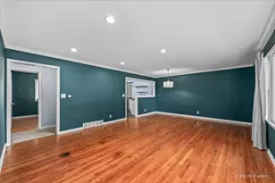326 Farview Dr, North Aurora, IL 60542 - Photo 8