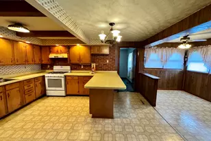 335 N Washington St, Tiskilwa, IL 61368 - Photo 6