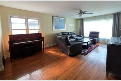 605 E Maple Avenue, Mundelein, IL 60060 - Photo 6