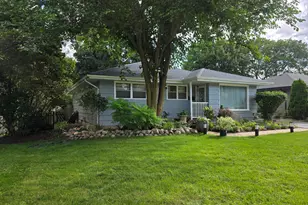 605 E Maple Ave, Mundelein, IL 60060 - Photo 2