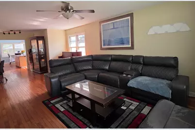 605 E Maple Avenue, Mundelein, IL 60060 - Photo 4