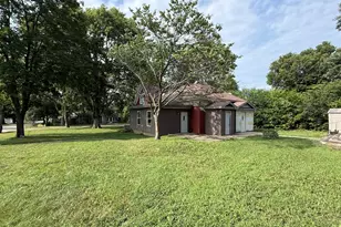 1012 Richard St, Henry, IL 61537 - Photo 4