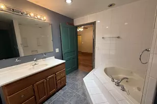 1012 Richard St, Henry, IL 61537 - Photo 10
