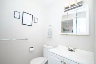 2724 W Berwyn Ave, Chicago, IL 60625 - Photo 16
