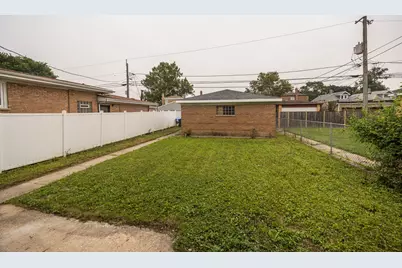 9407 S Indiana Avenue, Chicago, IL 60619 - Photo 16