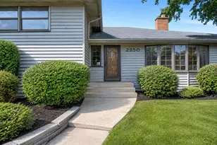 2250 White Oak Dr, Northbrook, IL 60062 - Photo 4