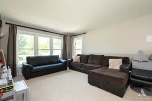 1415 Churchill Rd, Schaumburg, IL 60195 - Photo 4