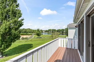 228 Arrowwood Ct, Schaumburg, IL 60193 - Photo 4