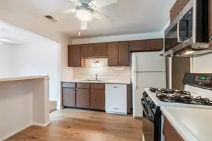 228 Arrowwood Ct, Schaumburg, IL 60193 - Photo 8